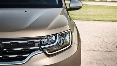 Renault DUSTER - Design extérieur - nouvelle signature lumineuse avant à LED en forme de "C"